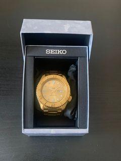 SEIKO 5 AUTOMATIC GOLD TONE SUPERMAN SRPE74K1