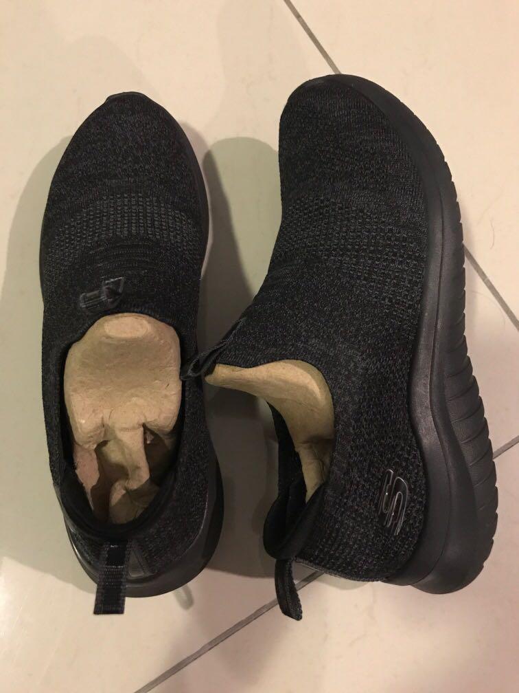 Skechers stretch hot sale fit shoes