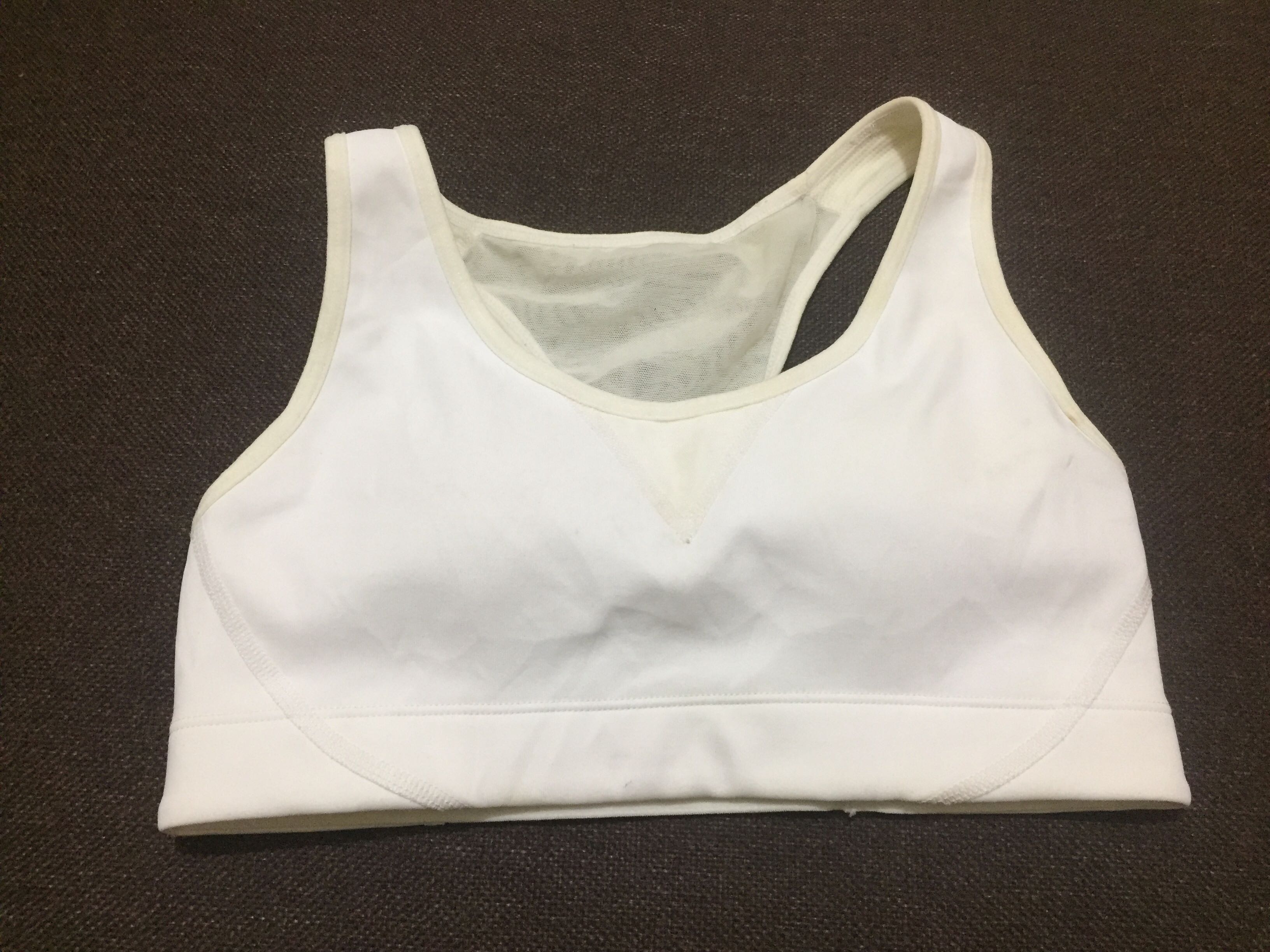 UNIQLO sports bra, Women's Fashion, Activewear on Carousell