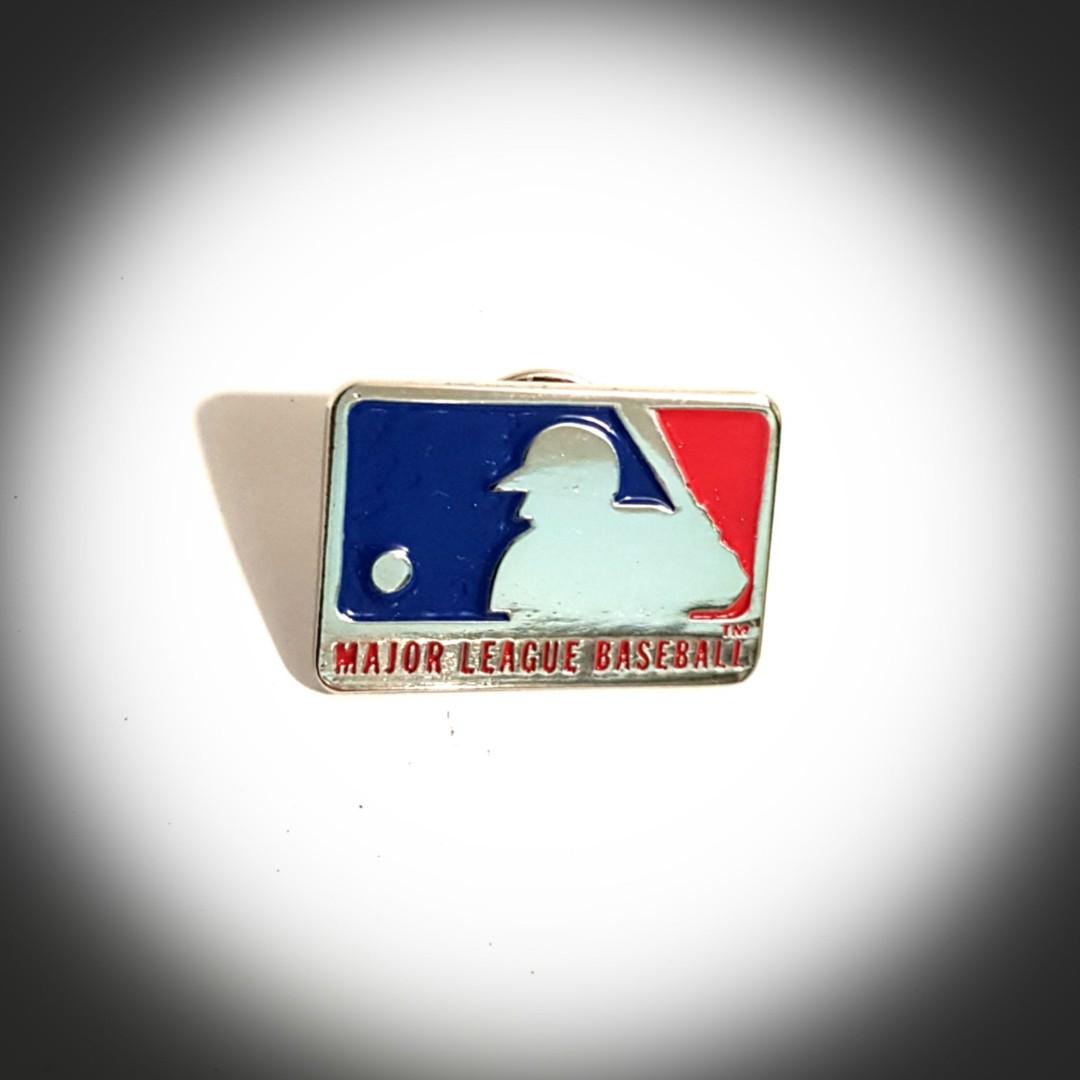 2000 pin Major League Baseball (Category: Vintage Collectibles) located in Imus. Submitted by mostlyvintage (Listing ID 1130000682, Image 2). Description: 🎀 2000 vintage Major League Baseball pin 🎀 🌸For fashion finds and other stuff, pls. visit my other Carousell store: https://carousell.app.link/XSuC3F3Gsuba.