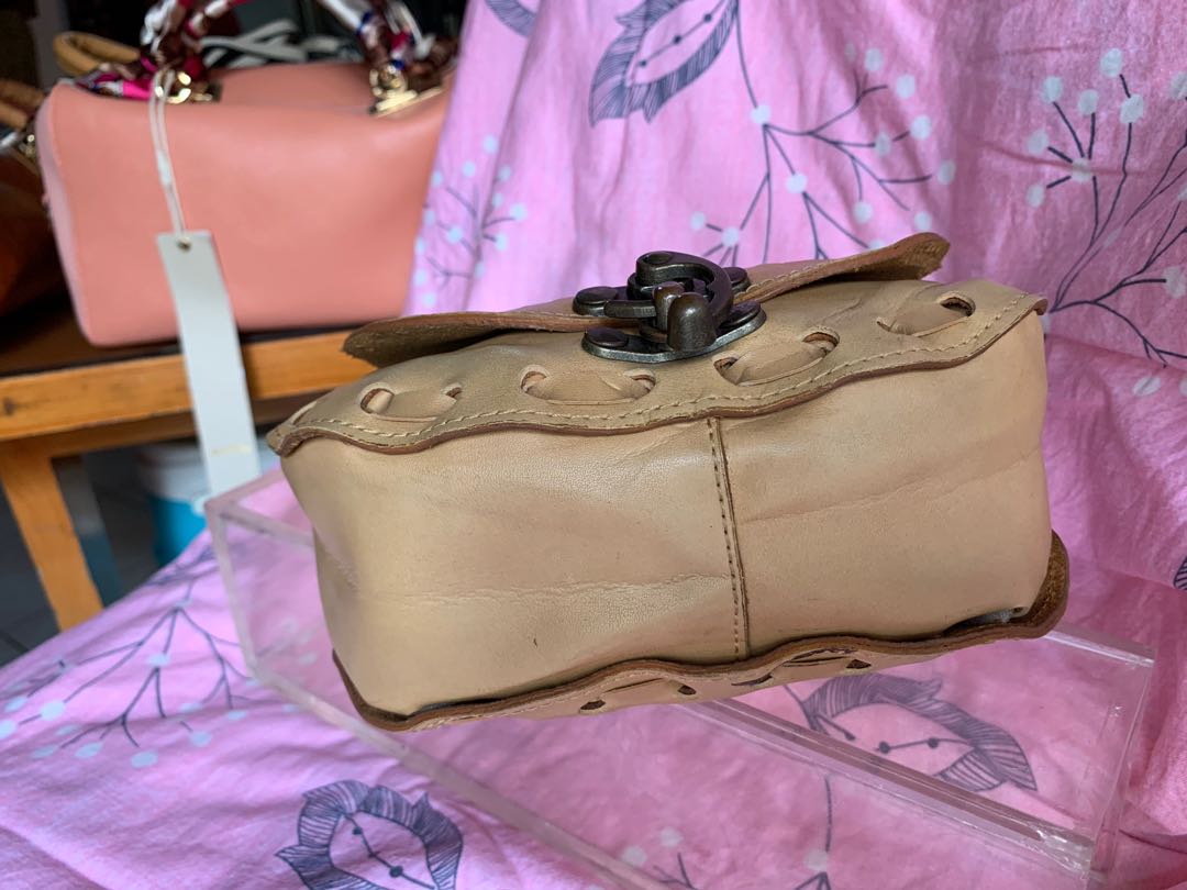 Vintage type sling bag, Women's Fashion, Bags & Wallets, Crossbody