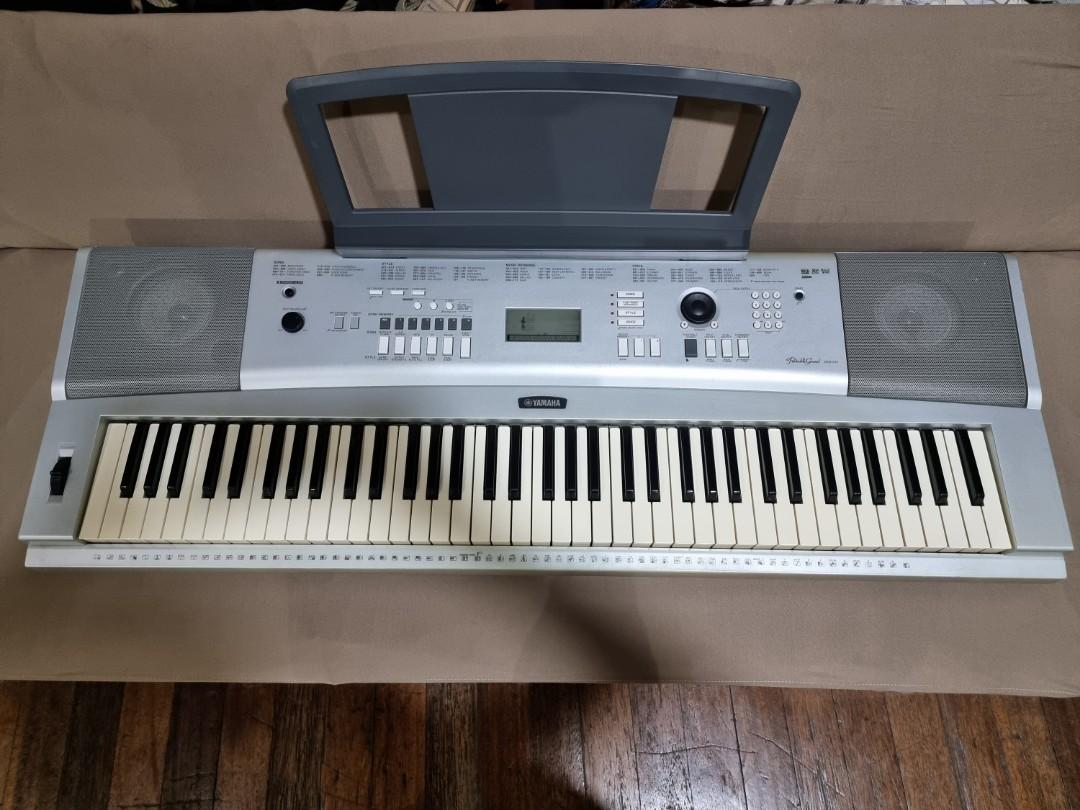 Yamaha Electronic Keyboard Portable Grand DGX 220, Hobbies Toys, Music