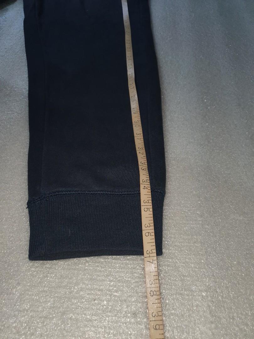 ABERCROMBIE & FITCH Jogger Pants (Category: Joggers) located in San Pedro. Submitted by mochi_21 (Listing ID 1130144837, Image 3). Description: ABERCROMBIE & FITCH Jogger Pants Large fits Medium Issue: May tinahian sa last photo pero di naman halata pag sinuot. Still in good condition. RFS: Decluttering For inquiries: 09456222629.
