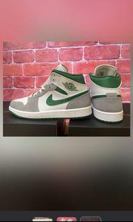 AIR JORDAN 1 MID SE US 8