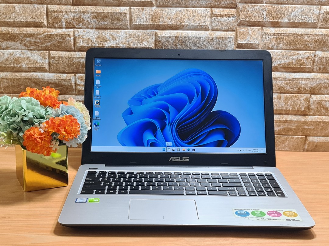ASUS X556UQK I7 Kabylake 7th Gen 8Gb Ram 128Gb SSD NVIDIA GeForce 940MX 