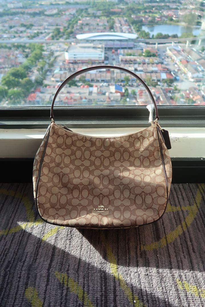Coach signature best sale zip shoulder bag