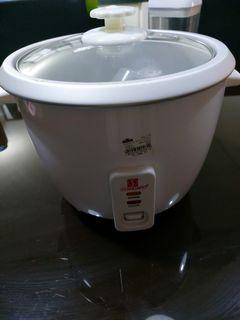 Brand new Standard rice cooker 1.8 li  with a little flaw