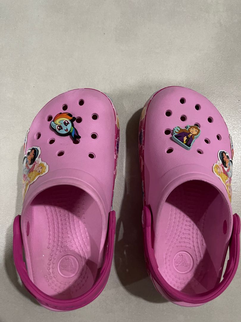 crocs size 25