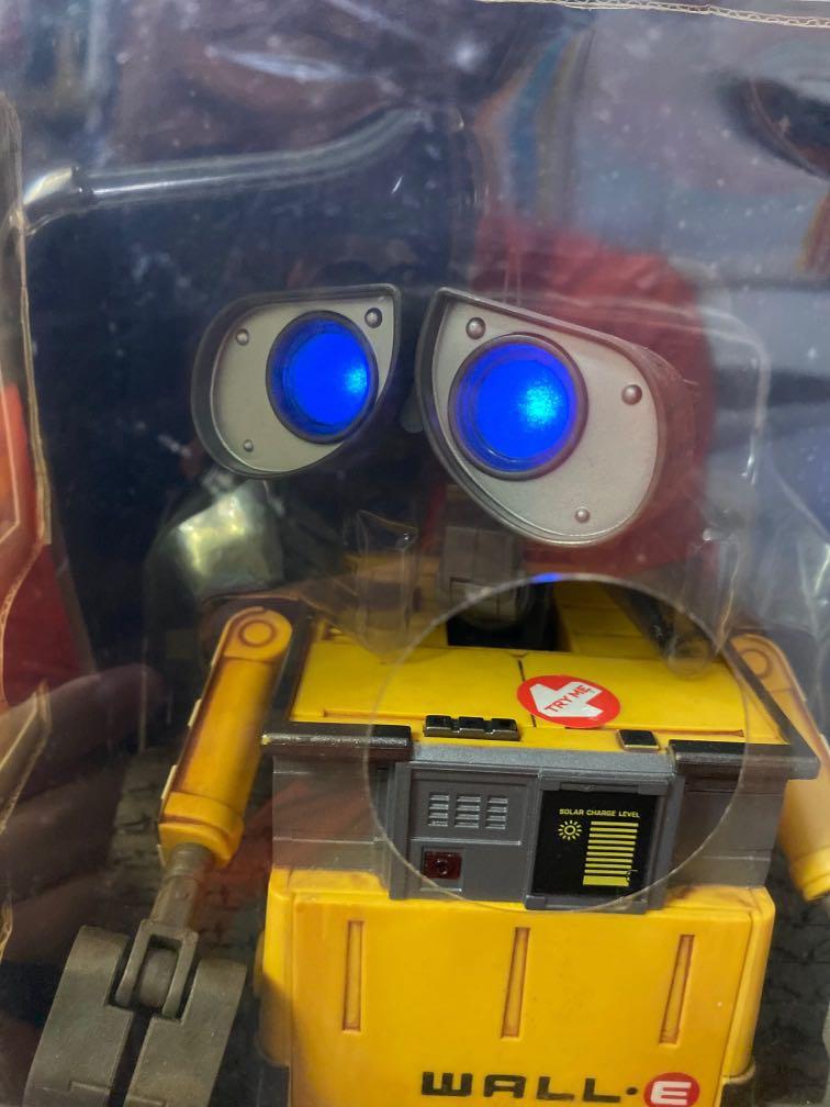 Disney interactive Wall e and Eve, 興趣及遊戲, 玩具& 遊戲類- Carousell