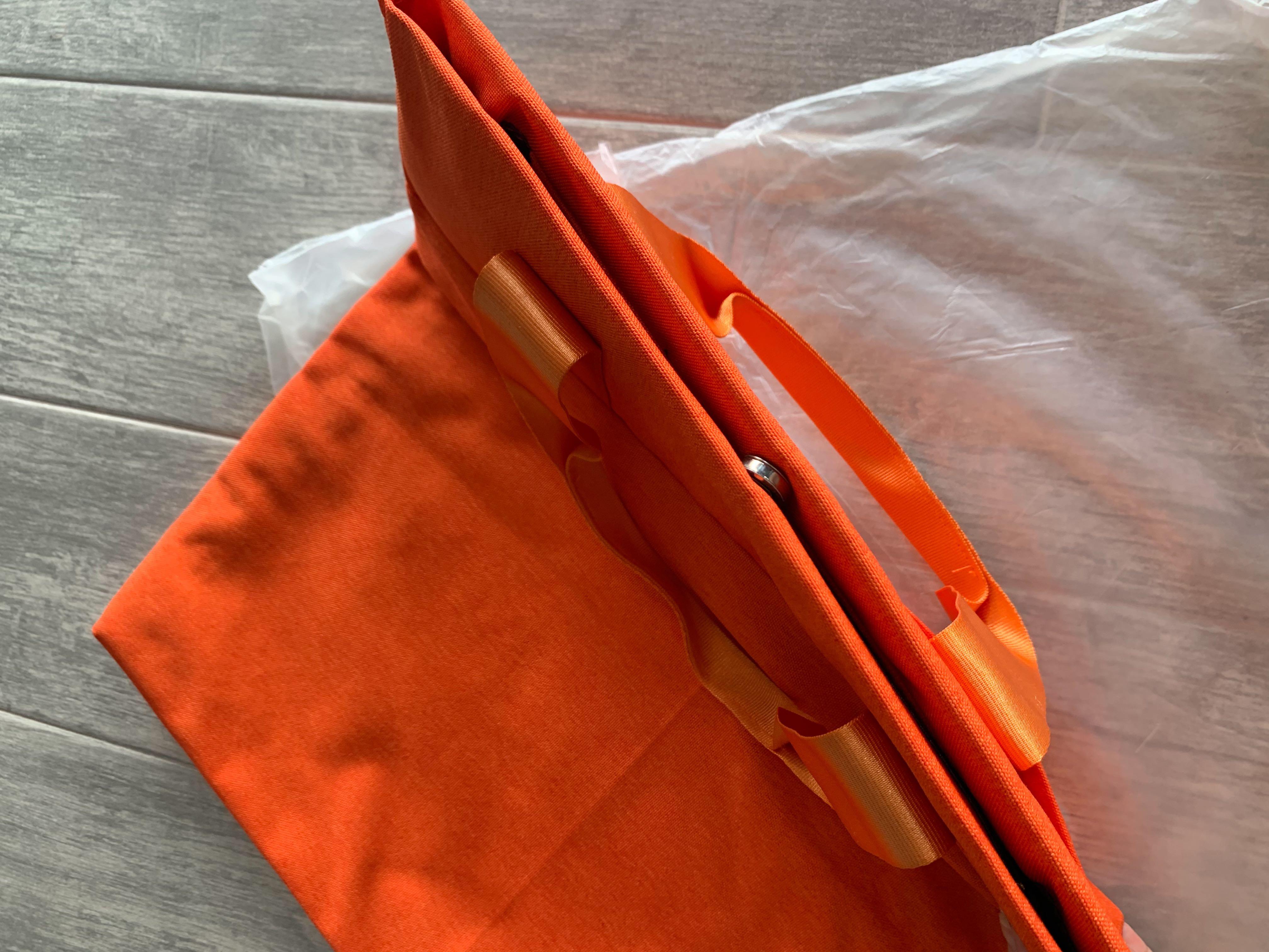 Document Bag (Category: Tote Bags) located in Singapore. Submitted by smartmamasells (Listing ID 1130108645, Image 3). Description: .