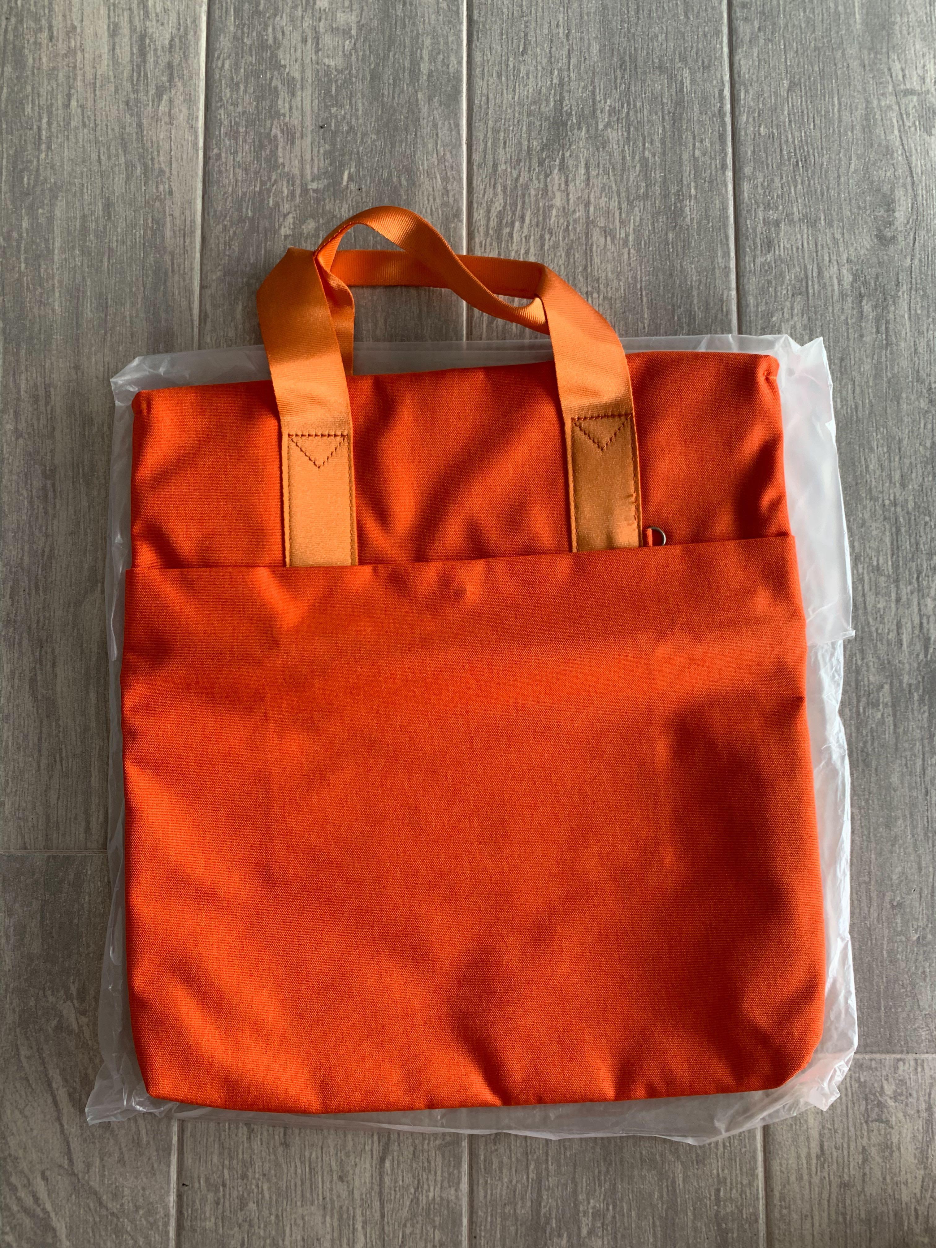 Document Bag (Category: Tote Bags) located in Singapore. Submitted by smartmamasells (Listing ID 1130108645, Image 2). Description: .