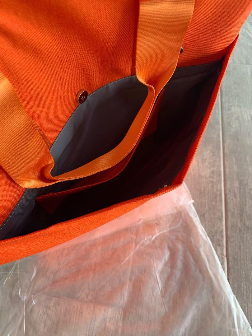 Document Bag (Category: Tote Bags) located in Singapore. Submitted by smartmamasells (Listing ID 1130108645, Image 5). Description: .