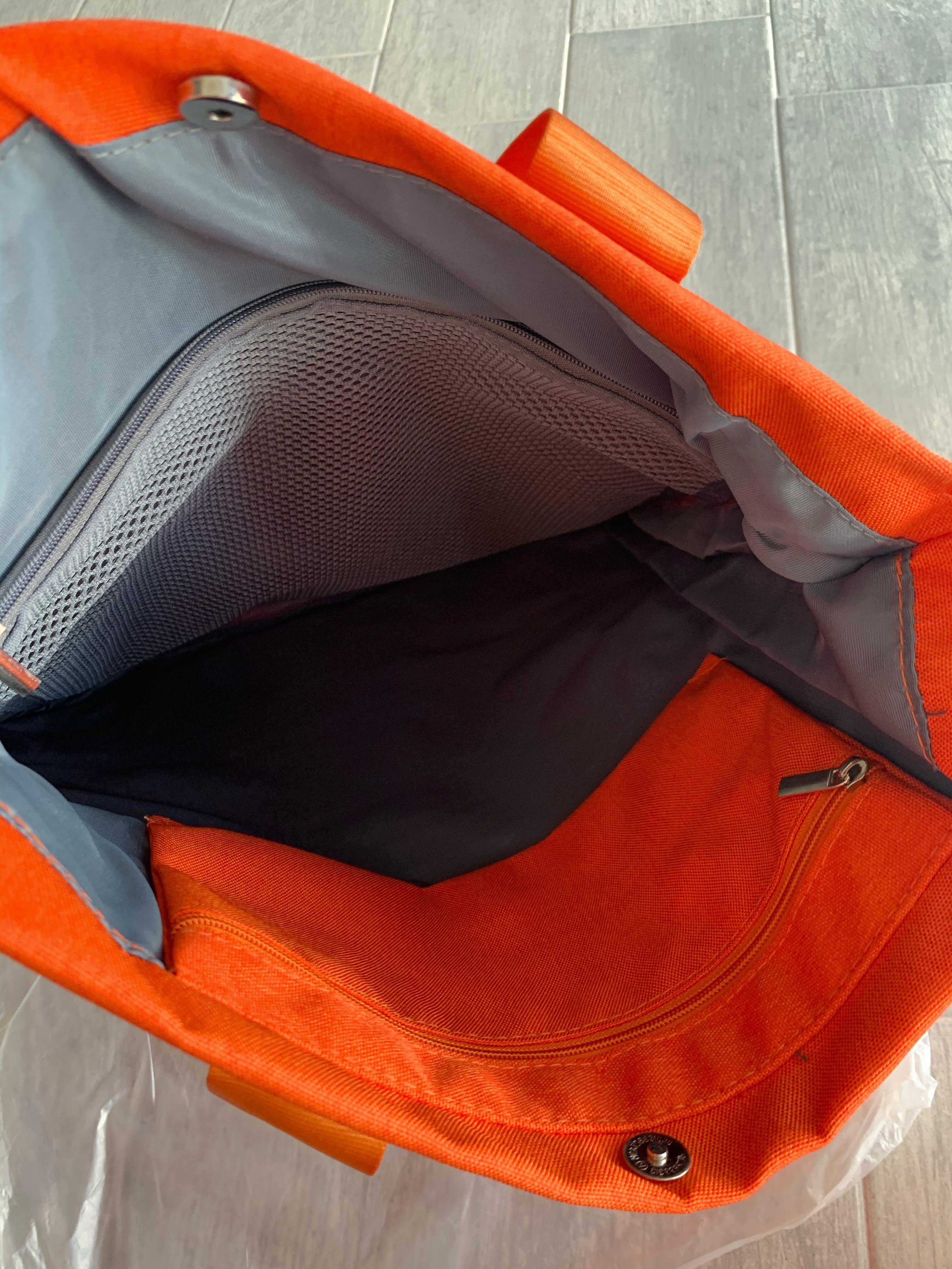 Document Bag (Category: Tote Bags) located in Singapore. Submitted by smartmamasells (Listing ID 1130108645, Image 4). Description: .