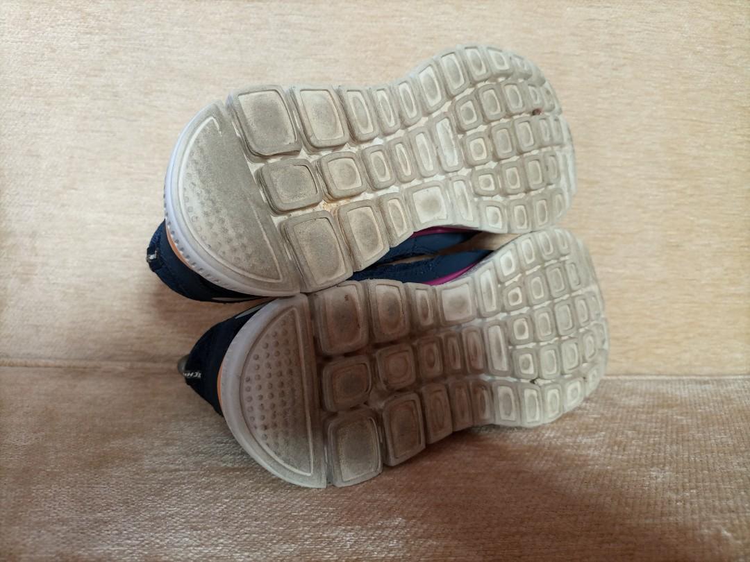 skechers memory foam 35