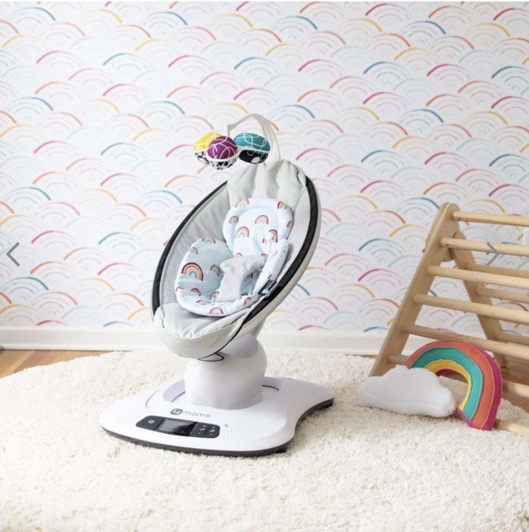 4Moms Mamaroo 4.0 with newborn baby insert