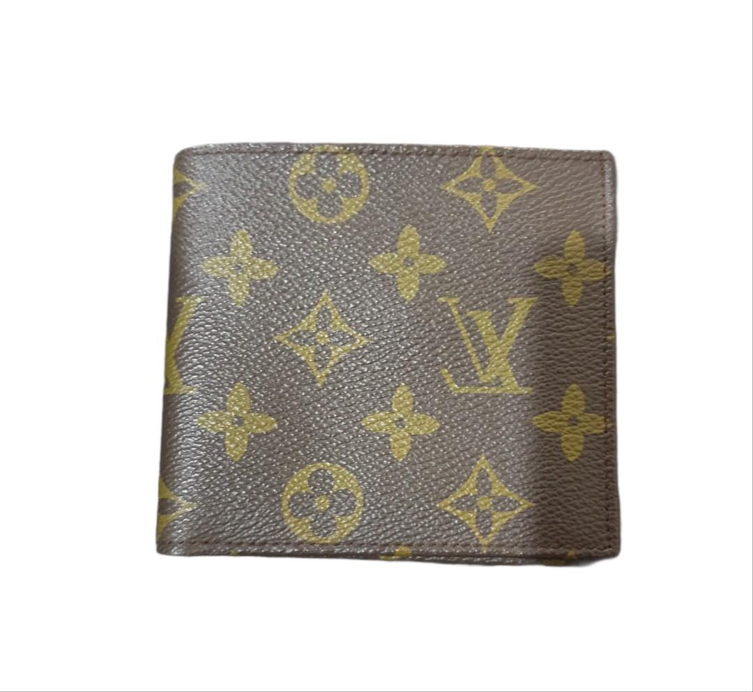 Lv card holder with zip, Men's Fashion, Watches & Accessories, Wallets & Card  Holders on Carousell
