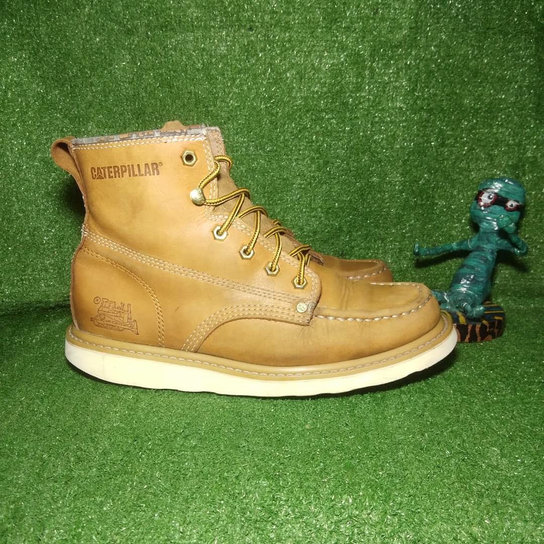 Caterpillar moc toe