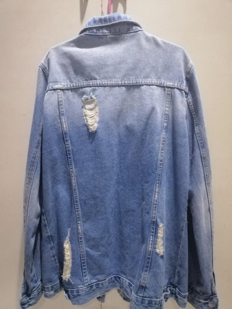 Denim jacket (Category: Coats, Jackets and Outerwear) located in Alicia. Submitted by wrence_09 (Listing ID 1129541024, Image 2). Description: Small on tag but will fit to Medium Length: 27 inches Width:17 inches 300+sf Mop: Gcash, COP via LBC.