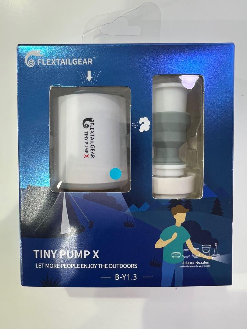 Flextailgear Tiny Pump （分類：行山及露營）位於 Hong Kong。 由 fatfatboy660 提交（商品編號 1130307525，圖片 1）。簡介： 迷你輕便版氣泵，小、輕、強，只有一隻雞蛋的大小及只重89g，露營旅行必備產品。Tiny Pump 可以實現快速充氣及抽氣，節約50%以上的收納空間，給戶外裝備及衣物收納節省大量時間和空間 內置1,300mah鋰電池，使用USB Type-C充電口 配備4種不同氣嘴，用途更廣泛，適用於水泡、充氣玩具、充氣床墊、真空壓縮袋等。 特設抽氣功能，可抽走地墊空氣，亦可作衣物真空袋抽氣用，節省空間。 產品特點: -抽氣、充氣兩用，家庭必備產品 -超輕量設計，僅重89g，便攜度再度提升 -約掌心左右大小，甚至還小。 -全新開發特製充氣接頭，適合市面上不同充氣產品，如：地墊，浮床，游泳圈等~ -平均一般單人充氣地墊太約一分鐘就可充滿 -電力全滿的狀態可充滿約10個戶外床墊，真空收納可節省50%的空間。 -設抽氣功能，可快速抽