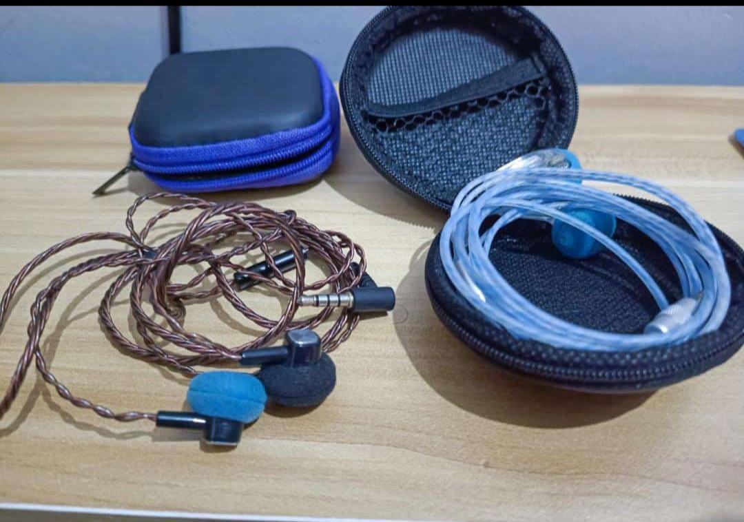 Flat head top earbuds