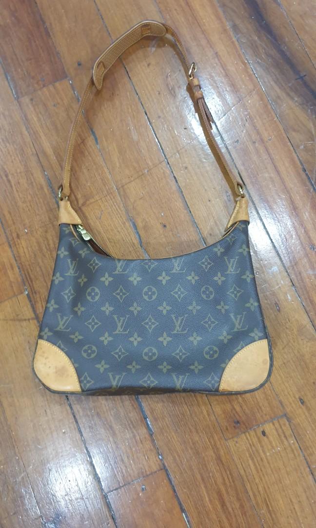 Louis Vuitton Boulogne in Monogram (Category: Luxury Bags & Wallets) located in Quezon City. Submitted by rdl09 (Listing ID 1130438740, Image 1). Description: The bag is still in good shape, can stand on its own but with signs of use and the watermarks on the Vachetta but no rip/chip on the canvas itself. See photos for details..