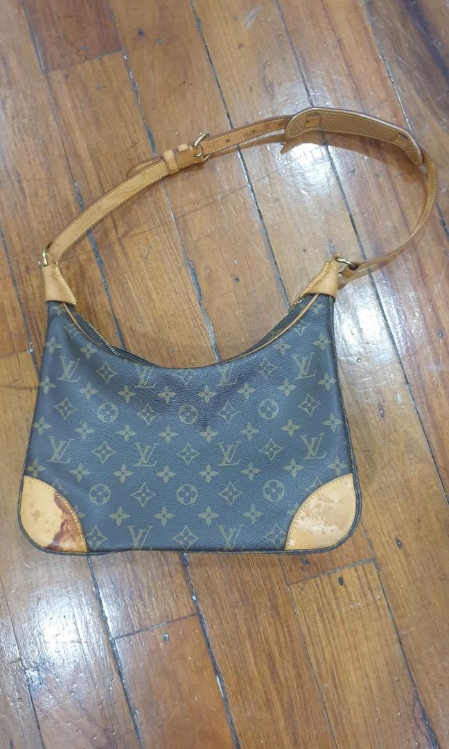 Louis Vuitton Boulogne in Monogram (Category: Luxury Bags & Wallets) located in Quezon City. Submitted by rdl09 (Listing ID 1130438740, Image 2). Description: The bag is still in good shape, can stand on its own but with signs of use and the watermarks on the Vachetta but no rip/chip on the canvas itself. See photos for details..