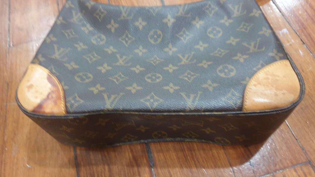 Louis Vuitton Boulogne in Monogram (Category: Luxury Bags & Wallets) located in Quezon City. Submitted by rdl09 (Listing ID 1130438740, Image 3). Description: The bag is still in good shape, can stand on its own but with signs of use and the watermarks on the Vachetta but no rip/chip on the canvas itself. See photos for details..
