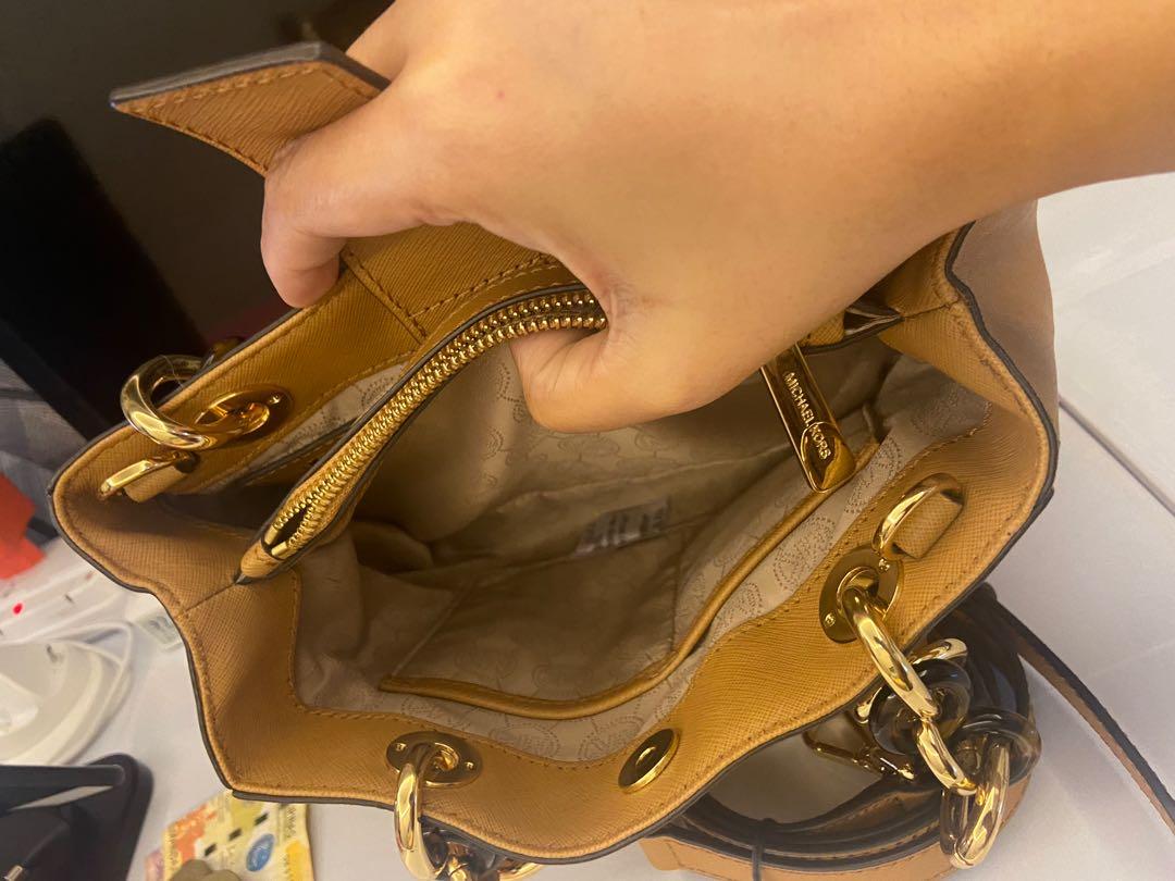 Michael Kors Handbag / Slingbag (Category: Luxury Bags & Wallets) located in Manila. Submitted by concy (Listing ID 1130259721, Image 3). Description: Used twice only. Purchased from USA. No inclusion Bag Only. .