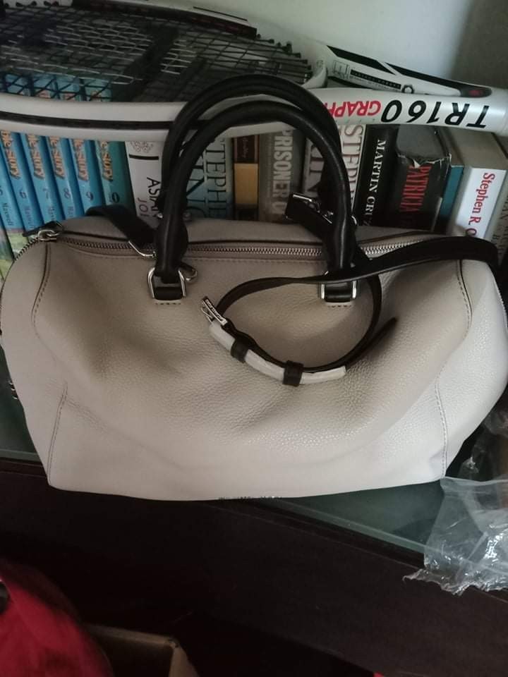 betreden Kudde dorp Michael Korse signature bag, Women's Fashion, Bags & Wallets, Shoulder Bags  on Carousell