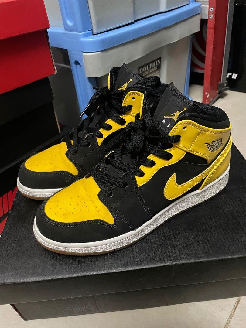 nike air jordan black and yellow