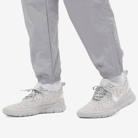 nike all white free runs