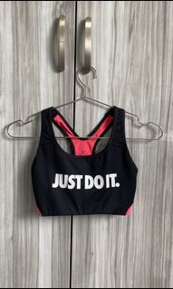 (Category: ) located in . Submitted by wardrobe8802 (Listing ID 1130310619, Image 1). Description: .