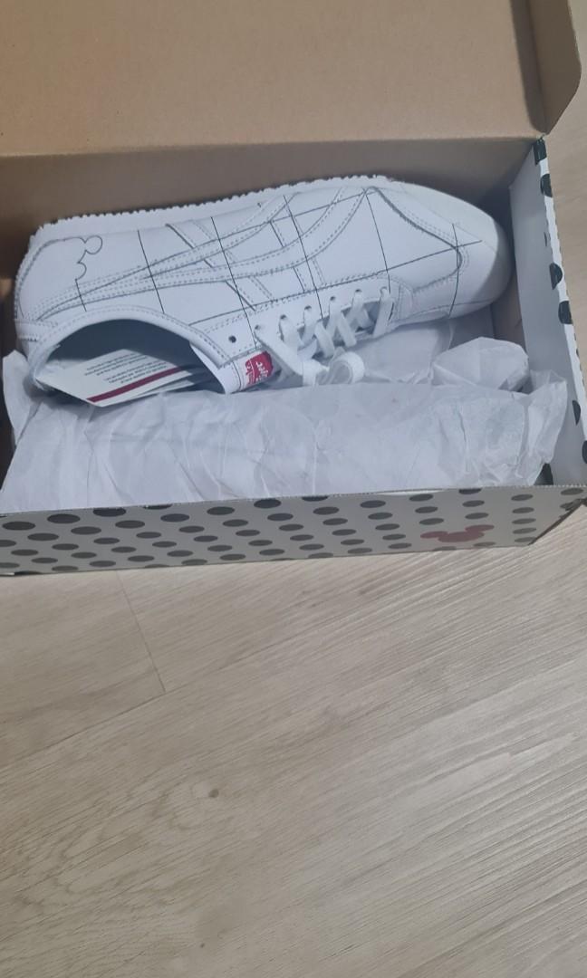 Onitsuka Tiger Disney Mickey Mouse Mexico 66 - White (Category: Sneakers) located in Singapore. Submitted by vannan23165 (Listing ID 1130410474, Image 3). Description: .