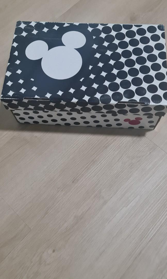 Onitsuka Tiger Disney Mickey Mouse Mexico 66 - White (Category: Sneakers) located in Singapore. Submitted by vannan23165 (Listing ID 1130410474, Image 1). Description: .