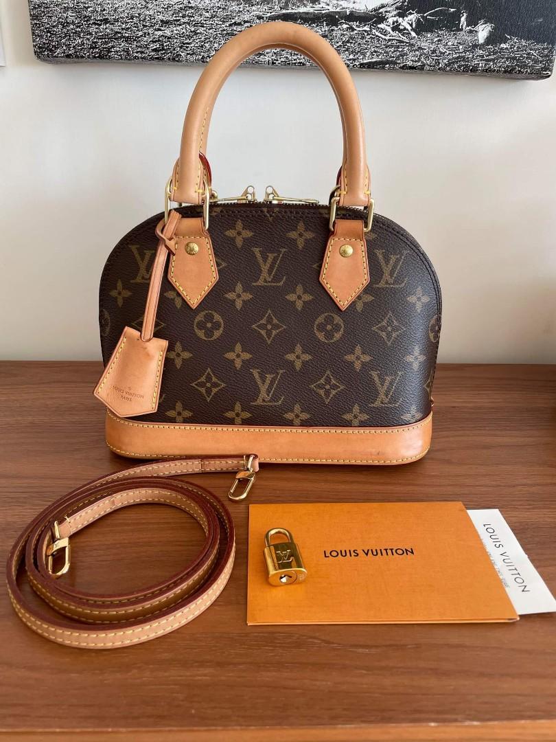 Louis Vuitton Alma BB 1 Year Review,Alma BB Monogram,Wear and Tear,What  Fits Inside? 