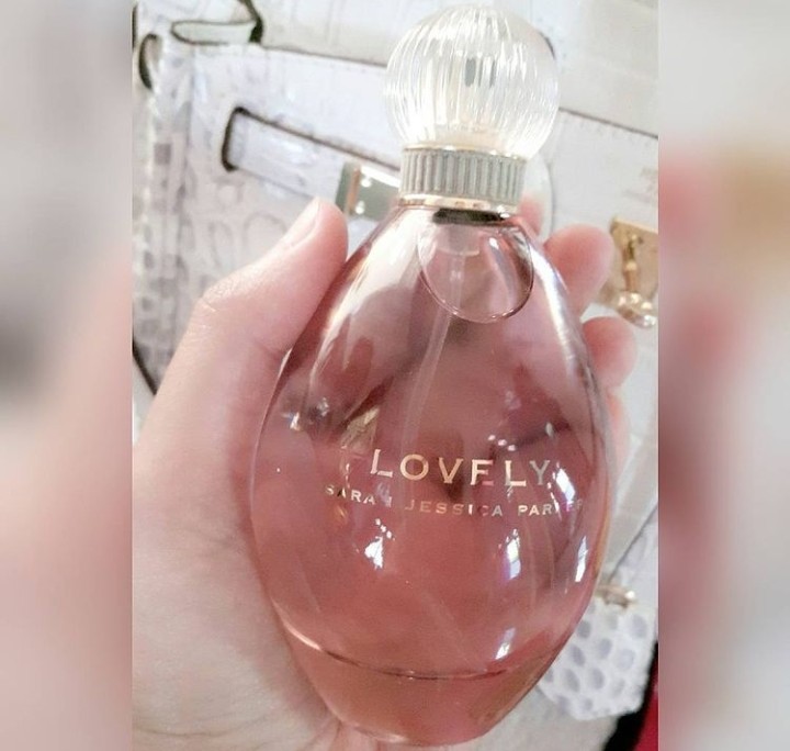 Parfum sarah jessica parker lovely ori, Kesehatan \u0026 Kecantikan, Parfum,  Kuku \u0026 Lainnya di Carousell