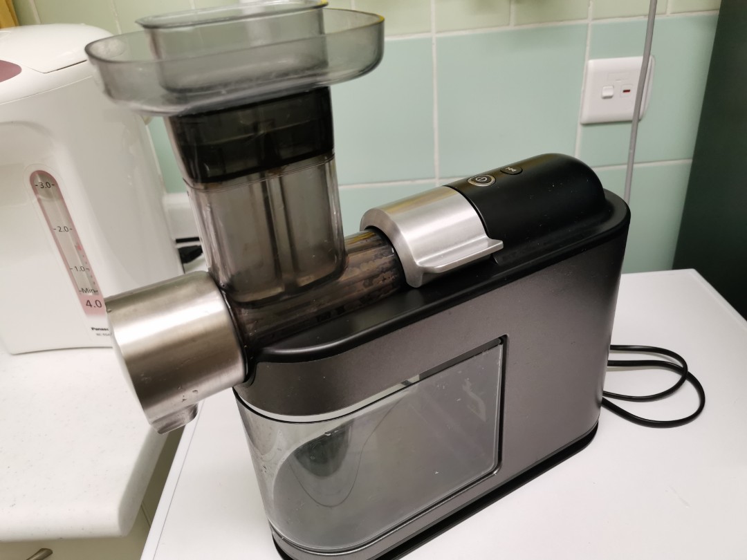 Philips 慢磨機 榨汁機 HR 1947 行貨, 家庭電器, 廚房電器, 榨汁機及攪拌機 - Carousell