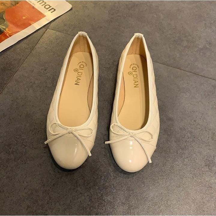 Quilt Flat Shoes Cream Size 40