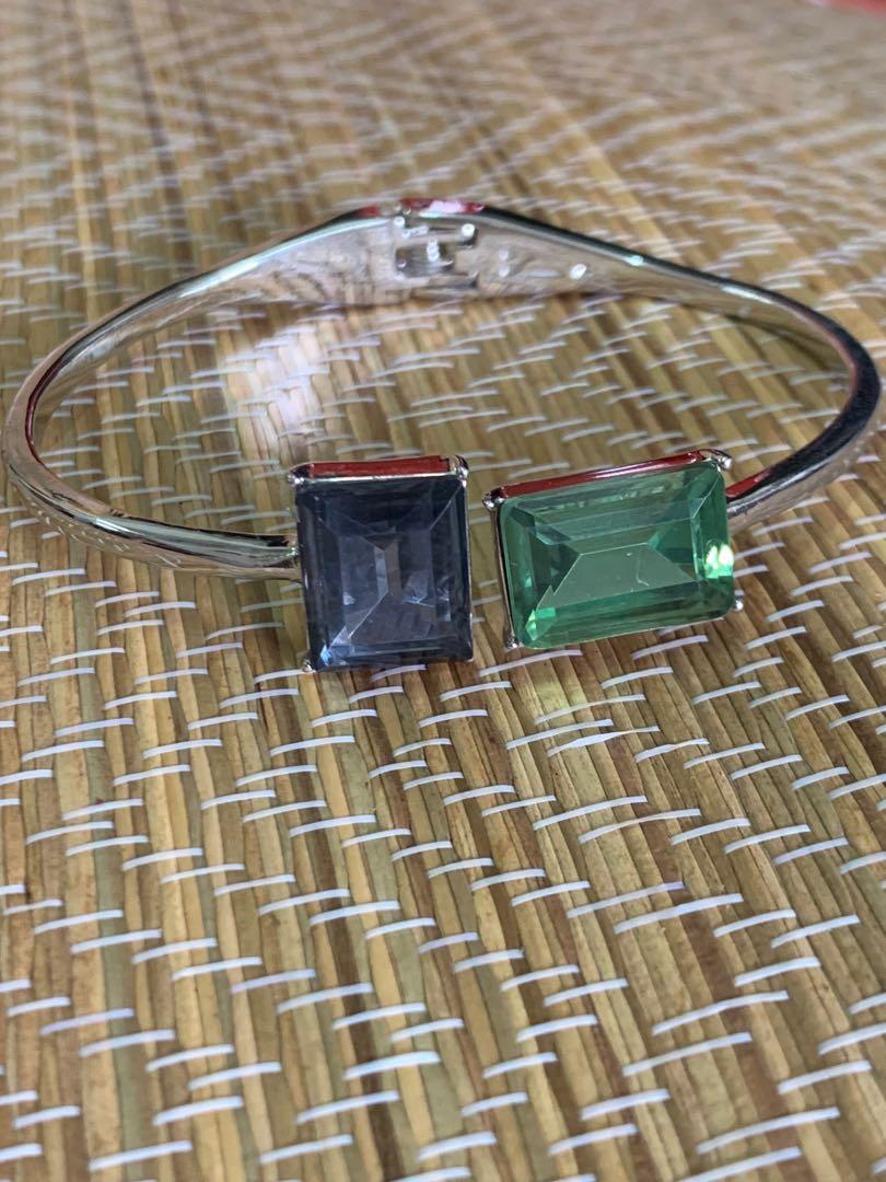 Vera wang bangle shop