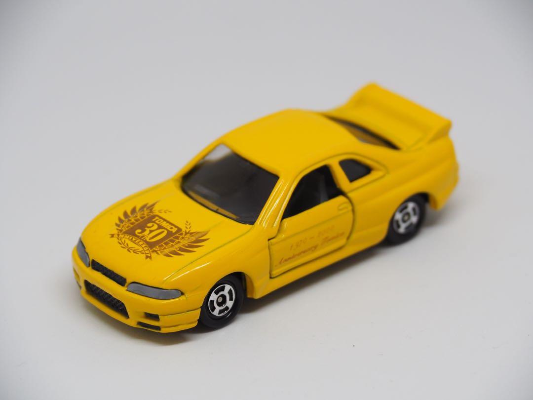 Tomica 車仔nissan Gt R R33 30週年紀念boxset 黃色中國製 興趣及遊戲 玩具 遊戲類 Carousell Tomica 車仔nissan Gt R R33 30週年紀念boxset 黃色中國製 興趣及遊戲 玩具 遊戲類 Carousell