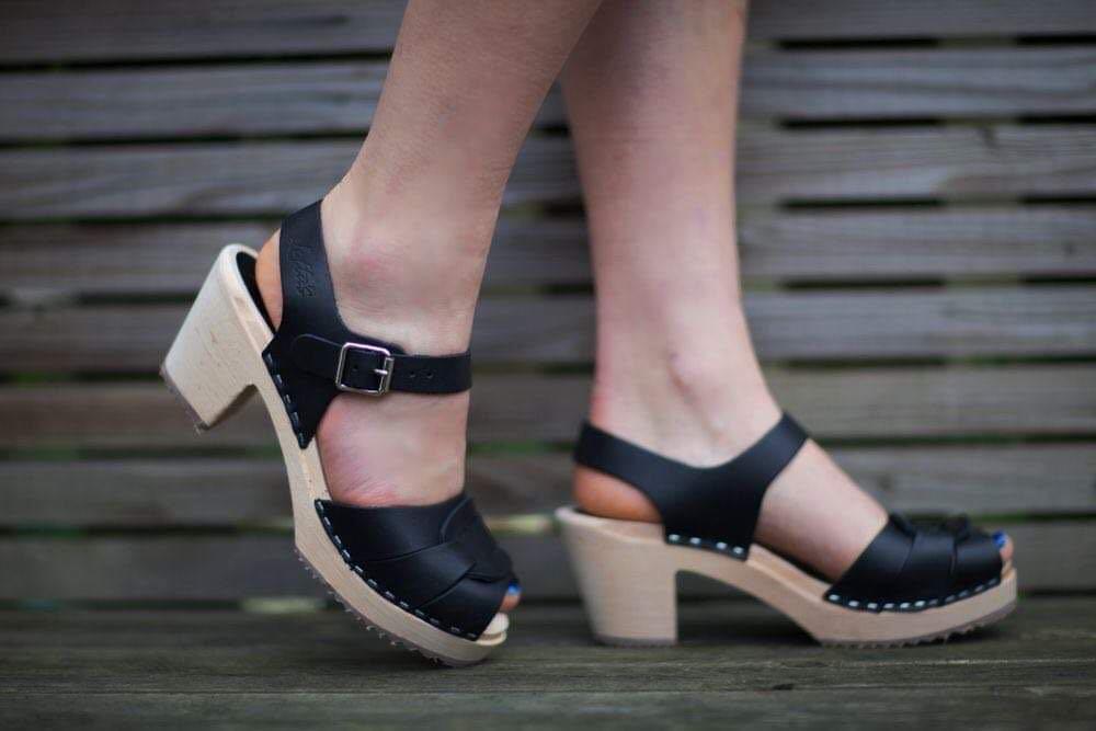 Torpatoffeln clogs Women s Fashion Footwear Wedges on Carousell