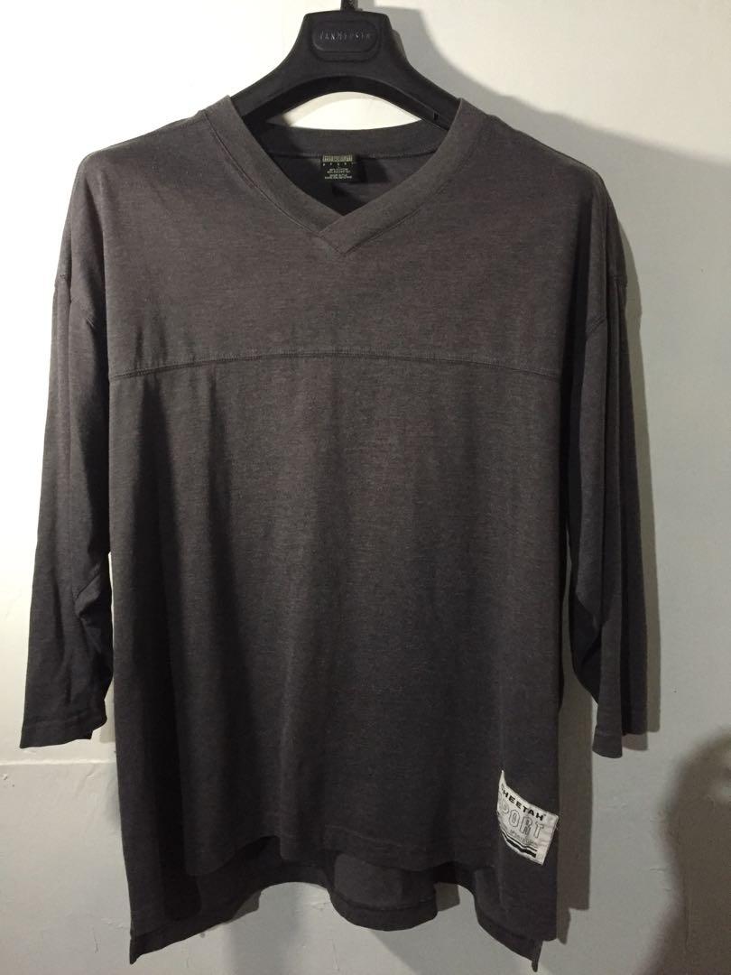 V neck 3/4 Shirt XL (Category: Tshirts & Polo Shirts ) located in Batangas. Submitted by mad.apparel (Listing ID 1130374708, Image 1). Description: Vneck 3/4 Shirt Makapal ang telA cheetah on brand Xl 24-25 x 28-30L.