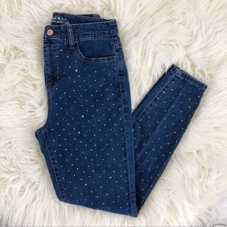 (Category: ) located in . Submitted by feelandpamper (Listing ID 1130401968, Image 1). Description: .