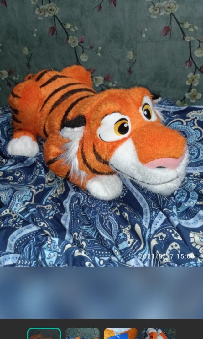 Alladin (rajah jasmine tiger) (Category: Plushies & Soft Toys) located in Quezon City. Submitted by joyceebet (Listing ID 1130501578, Image 1). Description: Rajah, the tiger that always accompanies Jazmin de Aladdin comes in the form of a stuffed animal, most adorable. Sega within its line Disney Characters launches this incredible and large Rajah stuffed toy 47 cm long, made with high quality materials. This Tiger is the companion and guardian o