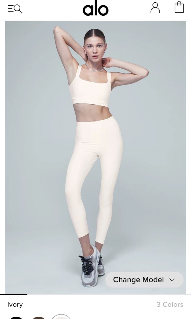 Alo Yoga - Wellness Bra XS (100% New), 女裝, 上衣, 其他上衣- Carousell
