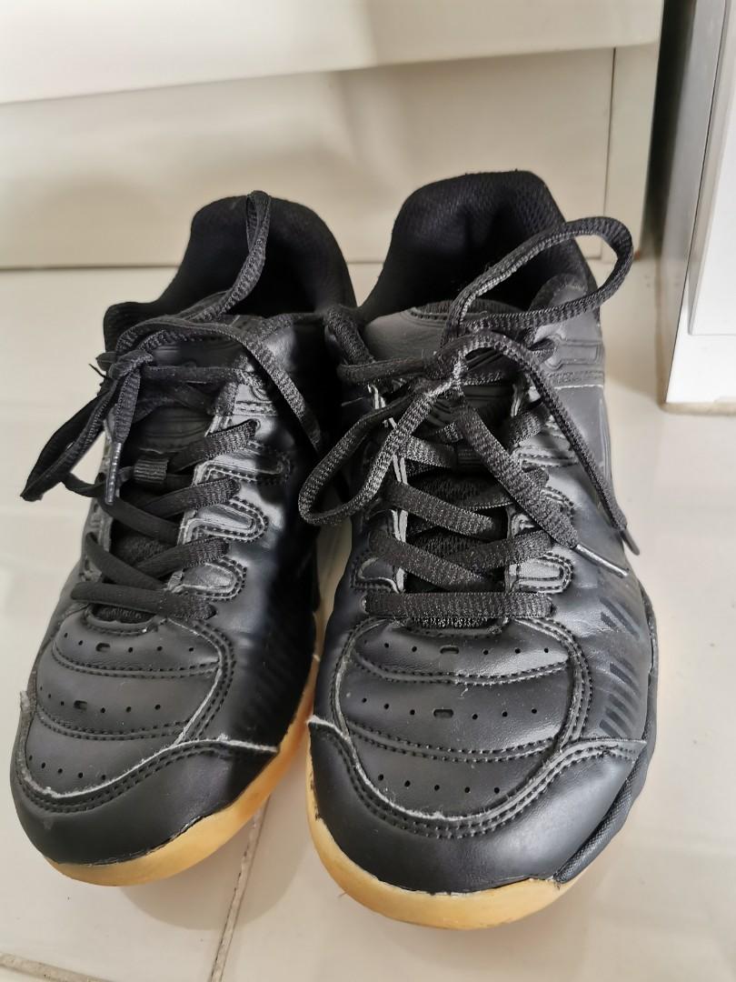 Boys Court shoe. Non marking sole. Badminton . US size 2