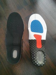 Brand new replacement insoles with gel heel protector. Size 41 but size is can be trim to fit.