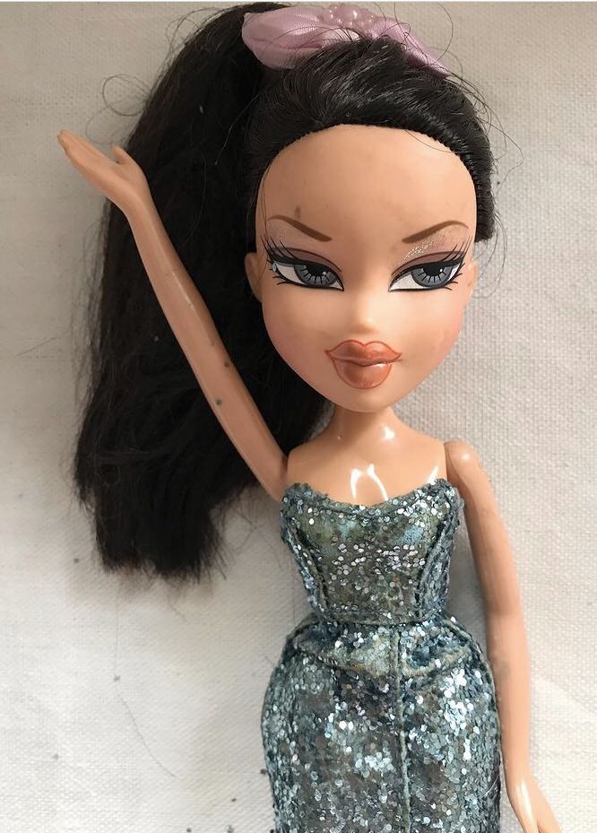 Glam top bratz doll