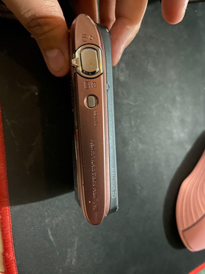 Casio Exilim Digital Camera (Category: Cameras) located in Caloocan City. Submitted by desivee (Listing ID 1130533520, Image 3). Description: Casio Exilim 14.1 mp digital camera - no known issues comes with - battery - battery charger - sd card 4gb - camera pouch dm for sample photos.