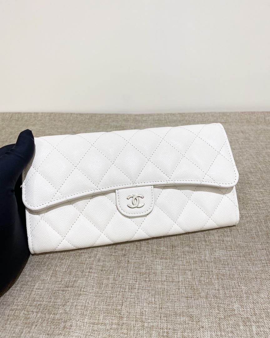 *Sold*已售出*罕有Chanel Wallet 白色銀扣長銀包魚子醬牛皮, 名牌, 手袋及銀包- Carousell